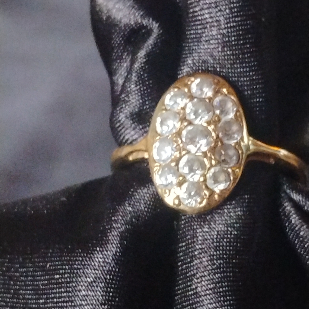 Elegant 14K . 925 Gold And 13 Cubic Zirconia Stone Ring